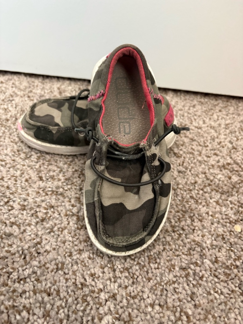 Hey Dude Wendy Youth Funk Camo Pink Slip On Shoes Girls Size toddler 8
